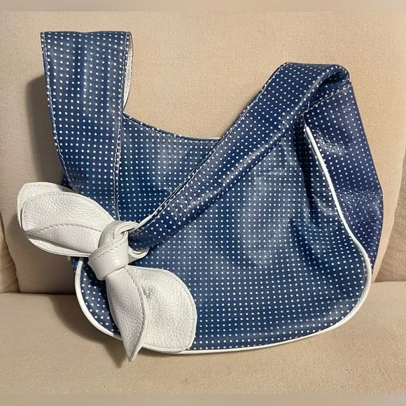 Bodhi Nantucket Shoulder Bag in Leather - Picture 2 of 8